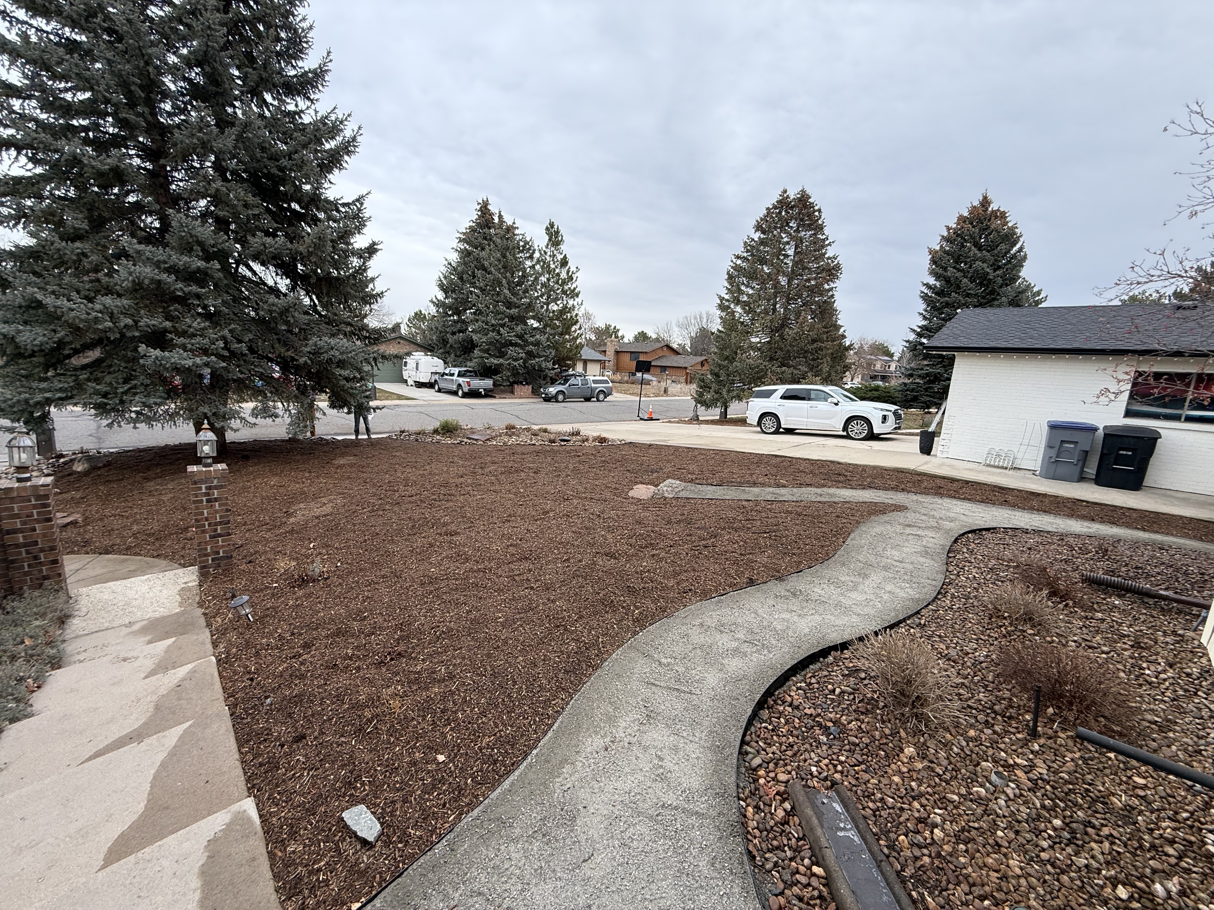 Regenerative front yard mulch installation